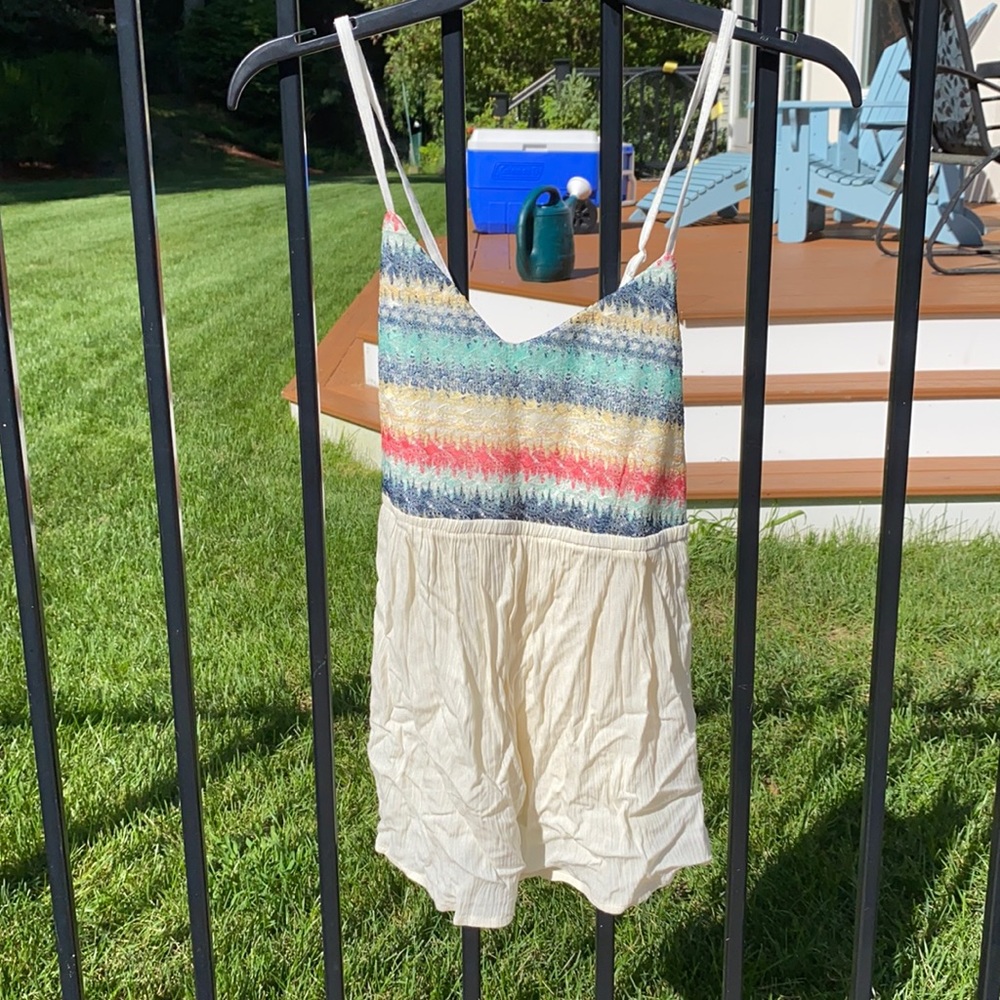 Patterned flowy tank